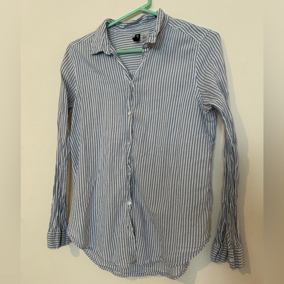H&M Long Sleeve White and Blue Striped Button Down 4 - Picture 4 of 5